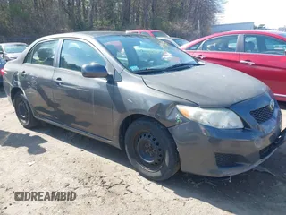 2010 Toyota Corolla z VIN 2T1BU4EE8AC530572, wystawiony jako IAAI lot #41999634 z przebiegiem 239 732 mil mil oraz . Historia ofert i sprzedaży dostępna na DreamBid. Obrazek 1.