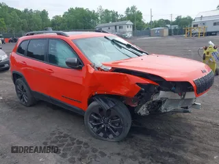 2021 Jeep Cherokee Latitude Lux z VIN 1C4PJMMX0MD156726, wystawiony jako IAAI lot #42511843 z przebiegiem 32 353 mil mil oraz . Historia ofert i sprzedaży dostępna na DreamBid. Obrazek 1.