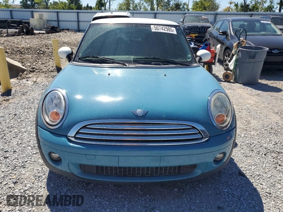 2008 MINI Hardtop with VIN WMWMF33518TT59583, listed as a Copart auction lot 50742985 with 101,831 mi miles and Clean Title. Bid and sale history available at DreamBid. Image 5.