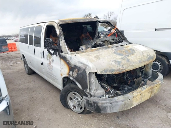 2022 Chevrolet Express Passenger LS with VIN 1GAZGNFP9N1207663, listed as a IAAI auction lot 41360008 with 1 mi miles. Bid and sale history available at carsss.com. Image 1.