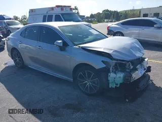 2023 Toyota Camry SE z VIN 4T1G11AK9PU805365, wystawiony jako IAAI lot #40647197 z przebiegiem 18 643 mil mil oraz . Historia ofert i sprzedaży dostępna na DreamBid. Obrazek 1.
