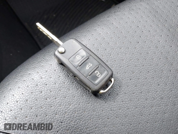 2013 Volkswagen Jetta SE with VIN 3VWBP7AJ2DM395982, listed as a IAAI auction lot 41952654 with 130,906 mi miles and . Bid and sale history available at DreamBid. Image 11.