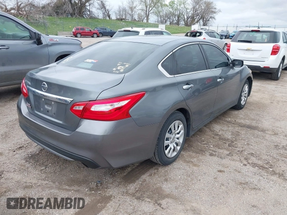 2017 Nissan Altima S z VIN 1N4AL3AP8HN364874, wystawiony jako IAAI lot #42124451 z przebiegiem 114 967 mil mil oraz . Historia ofert i sprzedaży dostępna na DreamBid. Obrazek 4.