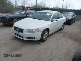 2010 Volvo S80 I6 with VIN YV1982AS0A1118129, listed as a IAAI auction lot 42033536 with 163,623 mi miles. Bid and sale history available at carsss.com. Image 2.