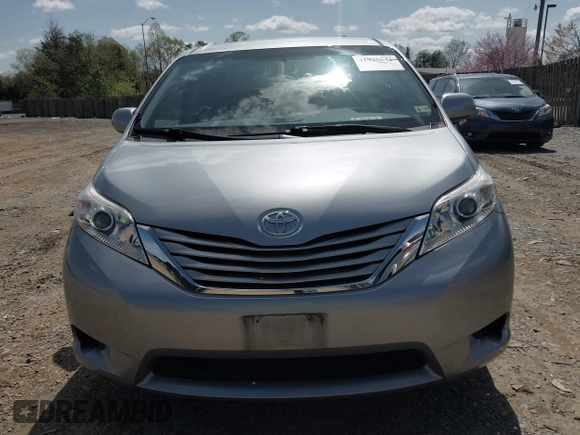 2017 Toyota Sienna LE Auto Access Seat with VIN 5TDKZ3DC4HS842904, listed as a IAAI auction lot 41946642 with 81,012 mi miles. Bid and sale history available at carsss.com. Image 12.