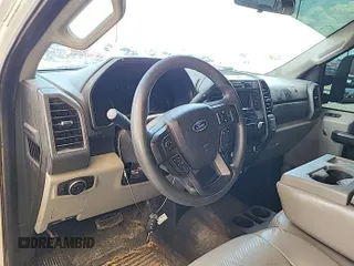2019 Ford F-250 XL with VIN 1FT7W2B65KEE40165, listed as a IAAI auction lot 42727924 with 182,010 mi miles and . Bid and sale history available at DreamBid. Image 5.