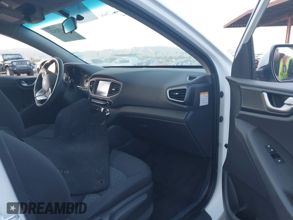 2017 Hyundai Ioniq Blue z VIN KMHC65LC2HU050185, wystawiony jako IAAI lot #42071522 z przebiegiem 105 186 mil mil oraz . Historia ofert i sprzedaży dostępna na DreamBid. Obrazek 5.