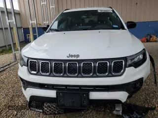 2023 Jeep Compass Latitude with VIN 3C4NJDBN7PT553339, listed as a Copart auction lot 51477725 with 42,539 mi miles and Salvage Title. Bid and sale history available at DreamBid. Image 5.