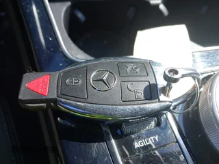 2015 Mercedes-Benz C 300 Luxury with VIN 55SWF4KB7FU002464, listed as a IAAI auction lot 41832373 with 88,000 mi miles and . Bid and sale history available at DreamBid. Image 11.