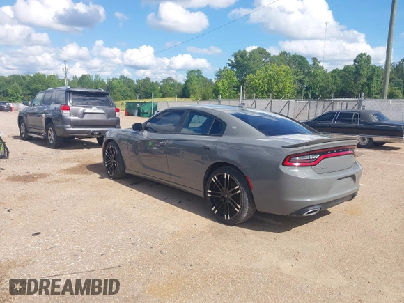 2017 Dodge Charger SXT z VIN 2C3CDXHG4HH523450, wystawiony jako IAAI lot #42385047 z przebiegiem 162 302 mil mil oraz . Historia ofert i sprzedaży dostępna na DreamBid. Obrazek 3.