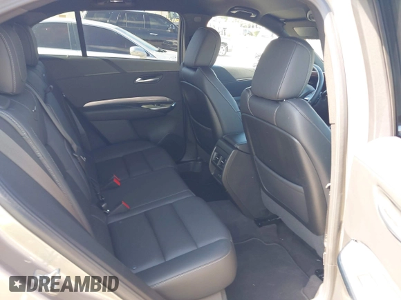 2025 Cadillac XT4 FWD Premium Luxury z VIN 1GYFZCR41SF152998, wystawiony jako IAAI lot #42318061 z przebiegiem 9521 mil mil oraz . Historia ofert i sprzedaży dostępna na DreamBid. Obrazek 8.