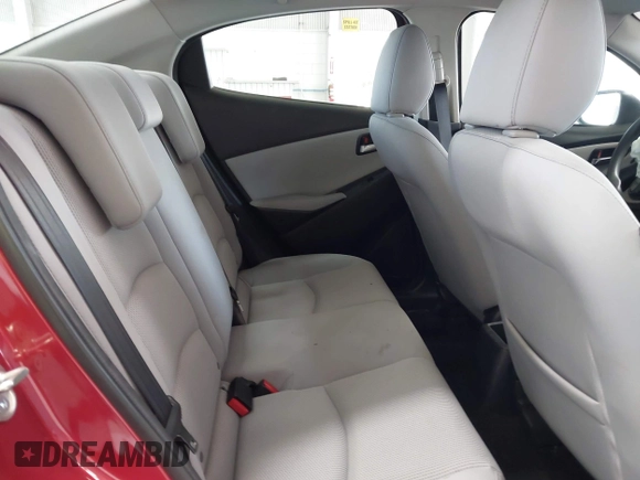 2019 Toyota Yaris L z VIN 3MYDLBYVXKY524593, wystawiony jako IAAI lot #42301508 z przebiegiem 45 596 mil mil oraz . Historia ofert i sprzedaży dostępna na DreamBid. Obrazek 8.