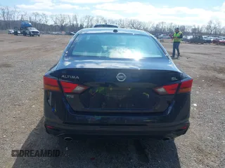 2019 Nissan Altima 2.5 SL with VIN 1N4BL4EV5KC203971, listed as a IAAI auction lot 41936198 with 122,766 mi miles. Bid and sale history available at carsss.com. Image 17.
