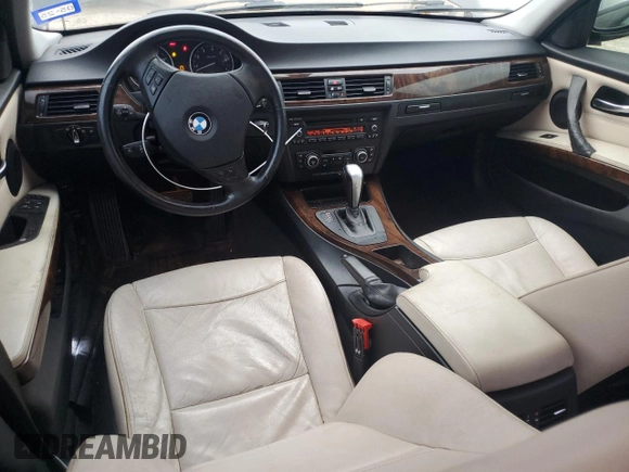 2011 BMW 3 Series 328i xDrive z VIN WBAPK7C54BF195834, wystawiony jako Copart lot #51740295 z przebiegiem 146 972 mil mil oraz Szkoda całkowita • Salvage title. Historia ofert i sprzedaży dostępna na DreamBid. Obrazek 8.