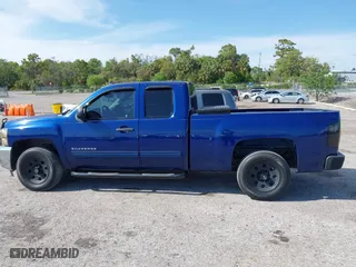 2013 Chevrolet Silverado 1500 LT with VIN 1GCRCSE05DZ104746, listed as a IAAI auction lot 41937647 with 193,426 mi miles. Bid and sale history available at carsss.com. Image 14.