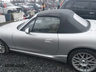 2002 Mazda MX-5 Miata Cloth z VIN JM1NB353620221304, wystawiony jako IAAI lot #41178747 z przebiegiem 98 958 mil mil oraz . Historia ofert i sprzedaży dostępna na DreamBid. Obrazek 14.