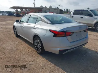 2025 Nissan Altima SV z VIN 1N4BL4DV6SN378171, wystawiony jako IAAI lot #42408449 z przebiegiem 5 405 mil mil oraz . Historia ofert i sprzedaży dostępna na DreamBid. Obrazek 3.