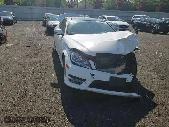 2015 Mercedes-Benz C 250 with VIN WDDGJ4HB0FG389236, listed as a Copart auction lot 58976105 with 93,291 mi miles and Salvage title. Bid and sale history available at DreamBid. Image 13.