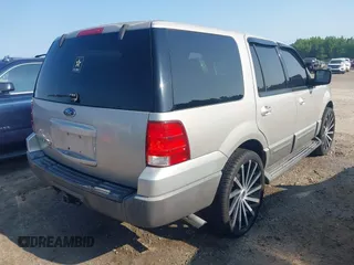 2005 Ford Expedition Special Service with VIN 1FMPU15575LA26271, listed as a IAAI auction lot 42378940 with 175,802 mi miles and . Bid and sale history available at DreamBid. Image 4.