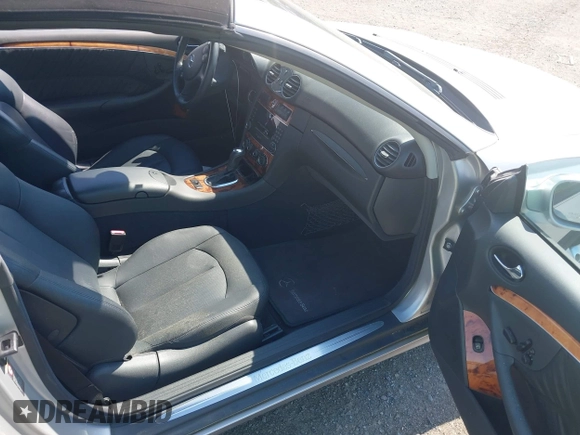 2005 Mercedes-Benz CLK 320 with VIN WDBTK65G55T040420, listed as a IAAI auction lot 42213018 with 32,696 mi miles and . Bid and sale history available at DreamBid. Image 5.