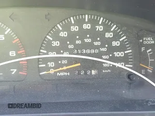1998 Toyota 4Runner SR5 z VIN JT3GN86RXW0084099, wystawiony jako IAAI lot #42289061 z przebiegiem 213 688 mil mil oraz . Historia ofert i sprzedaży dostępna na DreamBid. Obrazek 7.