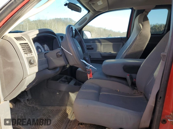2005 Dodge Dakota с VIN 1D7HW22N95S225881, выставлен на аукционе Copart как лот 46940925 с пробегом 86 833 миль миль и Чистый • Clean title. История ставок и продаж доступна на DreamBid. Изображение 7.