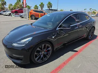 2018 Tesla Model 3 Long Range Battery z VIN 5YJ3E1EB8JF070461, wystawiony jako Copart lot #58379905 z przebiegiem 49 178 mil mil oraz Tytuł czysty. Historia ofert i sprzedaży dostępna na DreamBid. Obrazek 2.