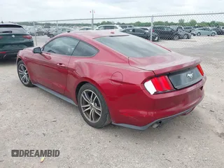 2015 Ford Mustang EcoBoost z VIN 1FA6P8THXF5349965, wystawiony jako IAAI lot #42107250 z przebiegiem 104 475 mil mil oraz . Historia ofert i sprzedaży dostępna na DreamBid. Obrazek 3.