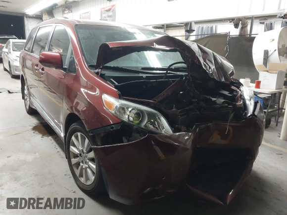 2011 Toyota Sienna XLE with VIN 5TDDK3DC9BS015730, listed as a IAAI auction lot 41472834 with 71,125 mi miles. Bid and sale history available at carsss.com. Image 1.