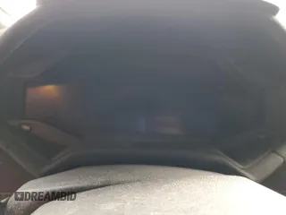 2022 Lamborghini Huracan z VIN ZHWUA6ZX0NLA18998, wystawiony jako Copart lot #87111104 z przebiegiem Nie podano mil oraz Nie do naprawy. Historia ofert i sprzedaży dostępna na DreamBid. Obrazek 9.