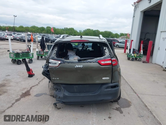 2016 Jeep Cherokee Latitude z VIN 1C4PJMCB6GW142747, wystawiony jako IAAI lot #42335016 z przebiegiem 95 085 mil mil oraz . Historia ofert i sprzedaży dostępna na DreamBid. Obrazek 16.
