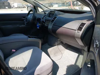2004 Toyota Prius with VIN JTDKB20UX40031909, listed as a IAAI auction lot 42215526 with 299,999 mi miles and . Bid and sale history available at DreamBid. Image 5.
