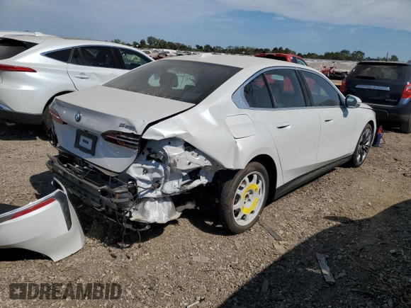 2024 BMW 5 Series 530i xDrive с VIN WBA53FJ00RCP20115, выставлен на аукционе Copart как лот 71083904 с пробегом 2 043 миль миль и Списание • Salvage title. История ставок и продаж доступна на DreamBid. Изображение 3.