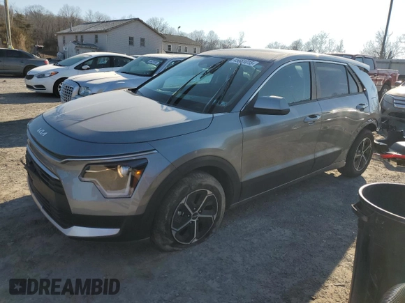 2025 Kia Niro LX with VIN KNDCP3LE3S5223592, listed as a Copart auction lot 45681015 with 5,589 mi miles and Salvage Title. Bid and sale history available at carsss.com. Image 1.