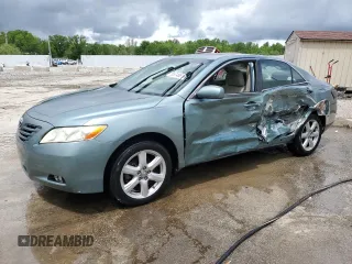 2008 Toyota Camry LE z VIN 4T1BE46K08U777885, wystawiony jako Copart lot #55746515 z przebiegiem 131 943 mil mil oraz Nie do naprawy • Non repairable. Historia ofert i sprzedaży dostępna na DreamBid. Obrazek 1.
