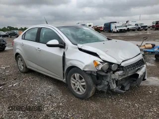 2012 Chevrolet Sonic LS z VIN 1G1JA5SH6C4164795, wystawiony jako Copart lot #55952365 z przebiegiem 119 966 mil mil oraz Szkoda całkowita • Salvage title. Historia ofert i sprzedaży dostępna na DreamBid. Obrazek 4.