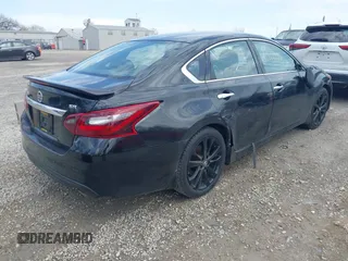 2017 Nissan Altima S z VIN 1N4AL3AP5HC258846, wystawiony jako IAAI lot #41902833 z przebiegiem 114 410 mil mil oraz . Historia ofert i sprzedaży dostępna na DreamBid. Obrazek 4.
