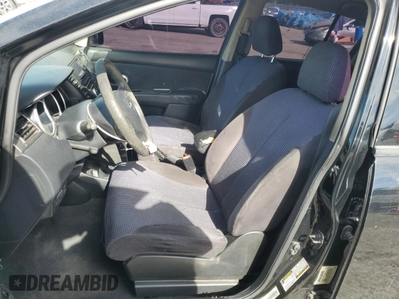 2011 Nissan Versa SL z VIN 3N1BC1CP3BL380457, wystawiony jako Copart lot #53402025 z przebiegiem 94 714 mil mil oraz Szkoda całkowita • Salvage title. Historia ofert i sprzedaży dostępna na DreamBid. Obrazek 7.
