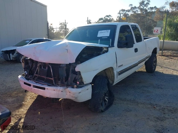 1999 Chevrolet Silverado 1500 LS with VIN 1GCEK19T9XE234489, listed as a IAAI auction lot 41614236 with 209,609 mi miles. Bid and sale history available at carsss.com. Image 2.