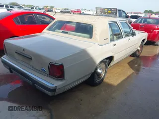 1988 Ford Crown Victoria z VIN 2FABP74F8JX224055, wystawiony jako IAAI lot #42185854 z przebiegiem 32 378 mil mil oraz . Historia ofert i sprzedaży dostępna na DreamBid. Obrazek 4.