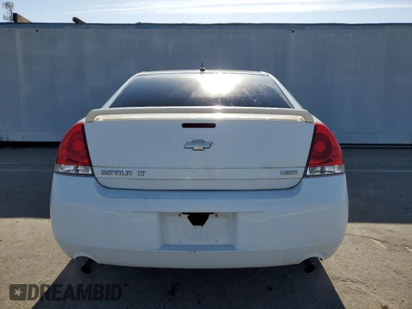 2014 Chevrolet Impala LT z VIN 2G1WB5E34E1147639, wystawiony jako Copart lot #56320445 z przebiegiem 121 243 mil mil oraz Czysty tytuł • Clean title. Historia ofert i sprzedaży dostępna na DreamBid. Obrazek 6.