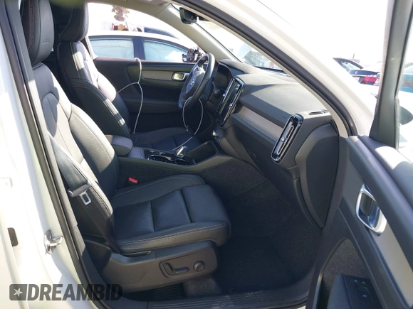 2020 Volvo XC40 Inscription with VIN YV4AC2HL5L2306199, listed as a IAAI auction lot 41687154 with 22,061 mi miles. Bid and sale history available at carsss.com. Image 5.