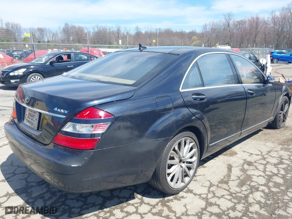 2009 Mercedes-Benz S-Class 5.5L V8 with VIN WDDNG86X39A281373, listed as a IAAI auction lot 42032509 with 197,221 mi miles. Bid and sale history available at carsss.com. Image 4.