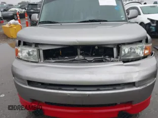 2005 Scion xB z VIN JTLKT324250181812, wystawiony jako IAAI lot #41738739 z przebiegiem 177 951 mil mil oraz . Historia ofert i sprzedaży dostępna na DreamBid. Obrazek 6.