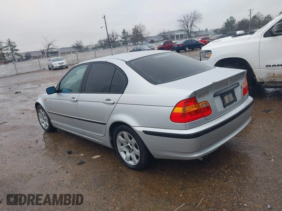 2004 BMW 3 Series 325i with VIN WBAEV33434KR33342, listed as a IAAI auction lot 41567253 with 197,674 mi miles. Bid and sale history available at carsss.com. Image 3.