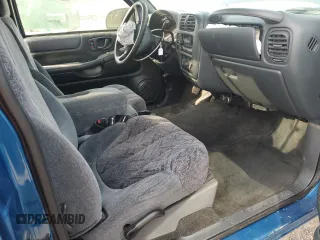2000 GMC Sonoma SLS w/1SF Pkg with VIN 1GTCS1951Y8177018, listed as a Copart auction lot 41595295 with 117,167 mi miles and Salvage Title. Bid and sale history available at carsss.com. Image 8.