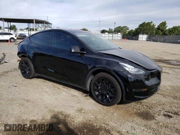 2021 Tesla Model Y Long Range with VIN 5YJYGAEE9MF137910, listed as a Copart auction lot 81921303 with 47,397 mi miles and Salvage Title. Bid and sale history available at DreamBid. Image 4.