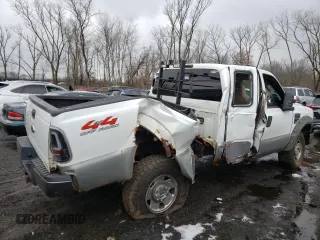 2008 Ford Super Duty F-250 SRW XL with VIN 1FTSX21518EB17725, listed as a Copart auction lot 82667804 with 164,929 mi miles and Salvage Title. Bid and sale history available at carsss.com. Image 3.