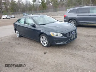 2015 Volvo S60 T5 Premier z VIN YV1612TK1F2359574, wystawiony jako IAAI lot #42041533 z przebiegiem 95 711 mil mil oraz . Historia ofert i sprzedaży dostępna na DreamBid. Obrazek 1.
