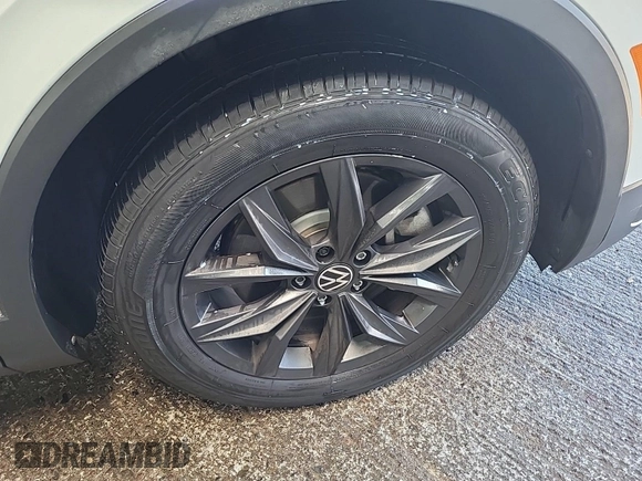 2024 Volkswagen Tiguan SE с VIN 3VV3B7AX4RM085495, выставлен на аукционе IAAI как лот 42796456 с пробегом 34 680 миль миль и . История ставок и продаж доступна на DreamBid. Изображение 37.
